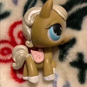Littlest Pet Shop LPS horse pony blue eyes pink saddle